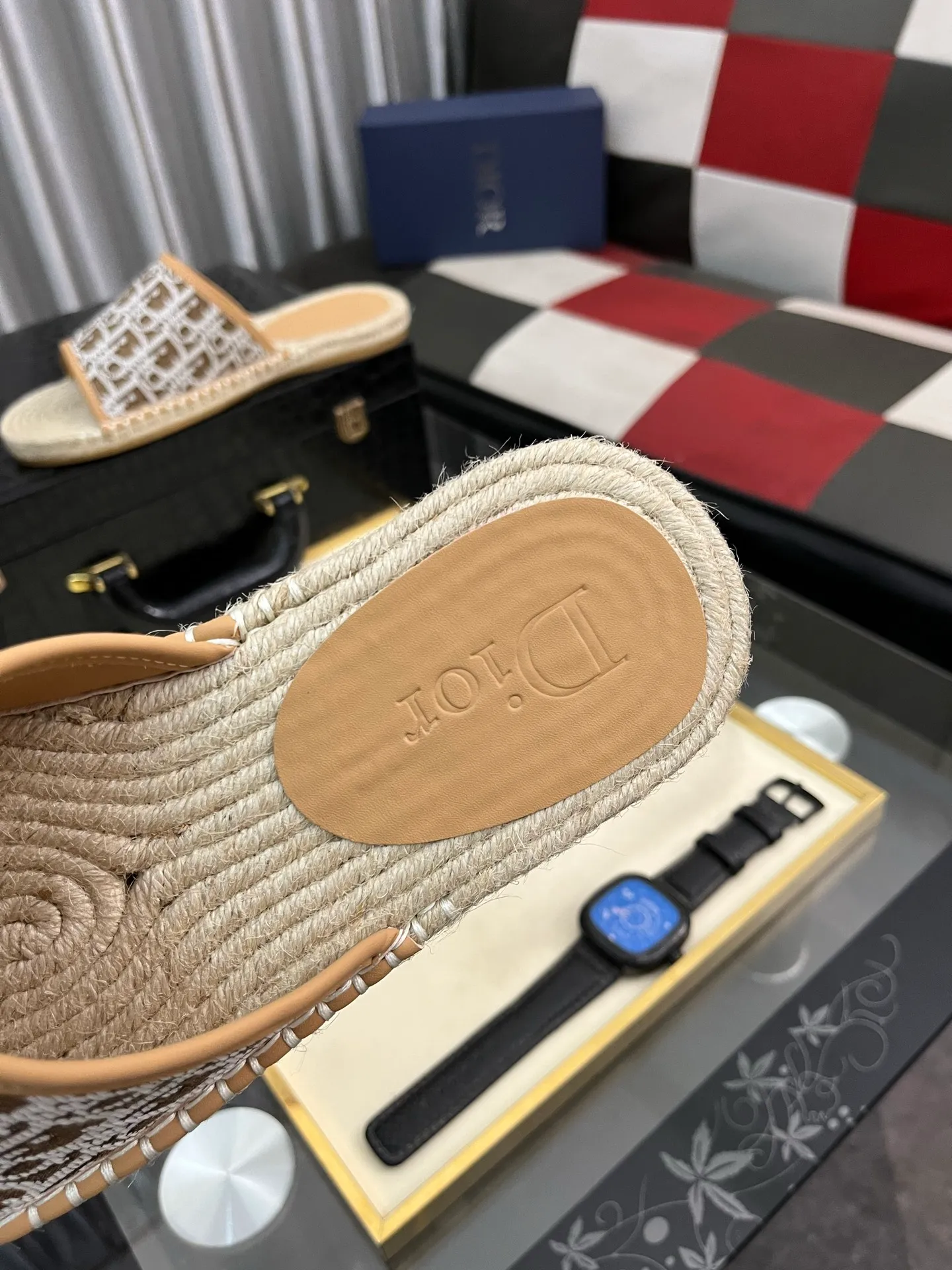 Men's shoes💰320⌚️⌚️DIOR Dior slippers New slippers are on sale simultaneously. Original materials imported from Italy. Fully imported sheepskin lining, sole: original sole provided by the original factory, exclusive movable molded sole, super comfortable, original factory follow-up goods, 🔍🔍high quality, can be entered and exited the counter at will, code number: 38-442️⃣colors available